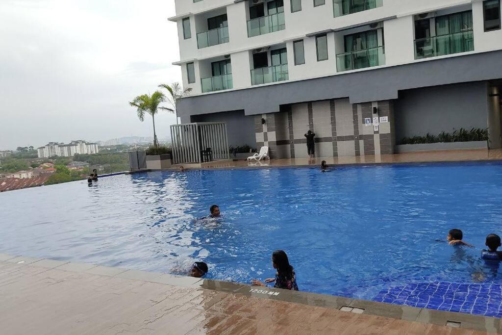 Hidayah Homestay Near Ukm And Ktm Station With High Speed Wifi - Pool & River View 방이 외부 사진