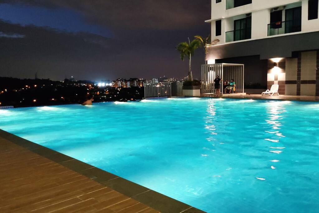 Hidayah Homestay Near Ukm And Ktm Station With High Speed Wifi - Pool & River View 방이 외부 사진