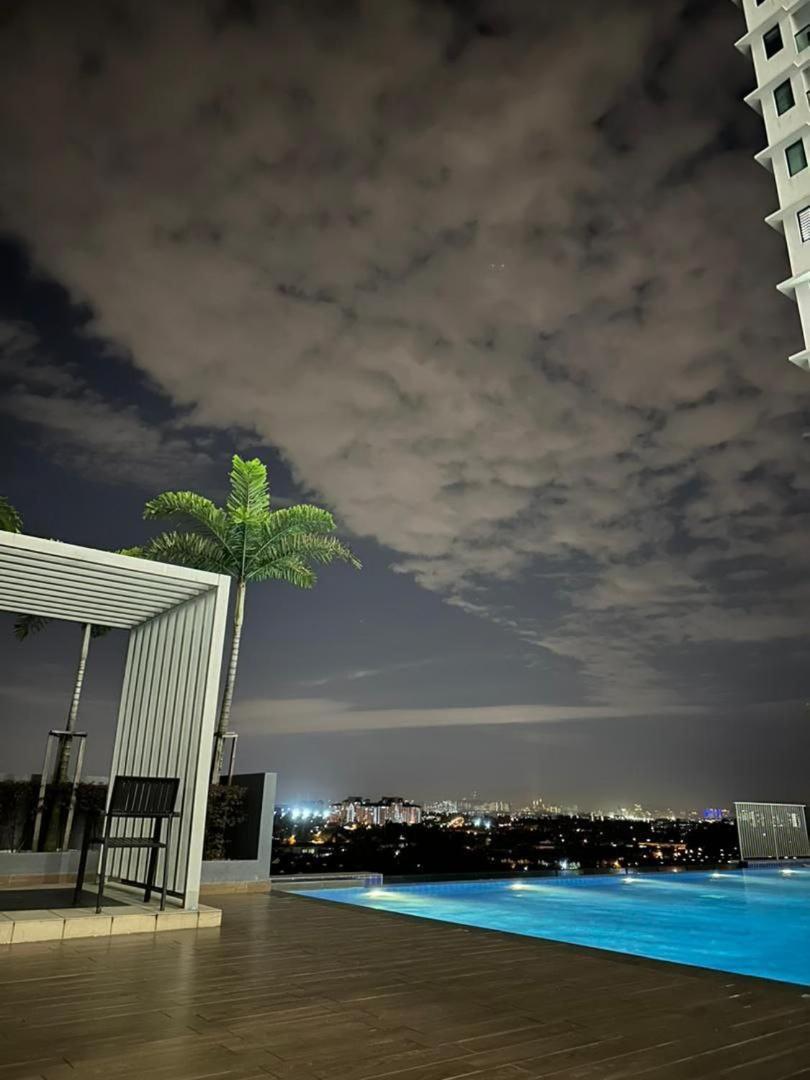 Hidayah Homestay Near Ukm And Ktm Station With High Speed Wifi - Pool & River View 방이 외부 사진