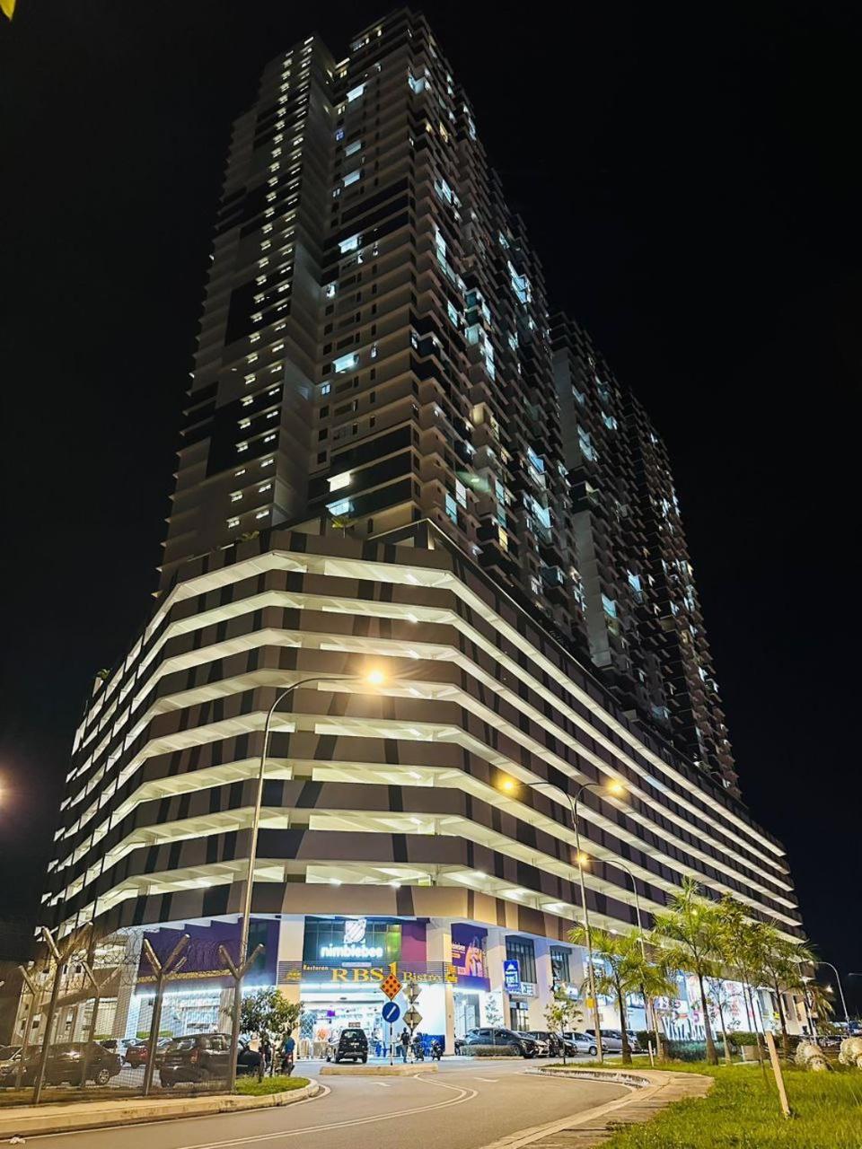 Hidayah Homestay Near Ukm And Ktm Station With High Speed Wifi - Pool & River View 방이 외부 사진